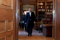 تحالف حكومي غير طبيعي في اليونان قد لا يعيش طويلا