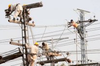 انقطاع التيار الكهربائي يغرق باكستان في الظلام