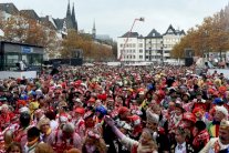 كرنفال كولونيا يحظر موكب تكريم رسامي شارلي إيبدو 