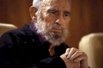 فيدل كاسترو بـ