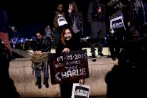  صحيفة يابانية تعتذر بعد نشرها غلاف شارلي ايبدو