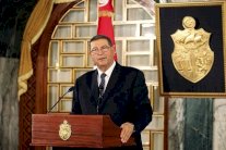 برلمان تونس يرجئ جلسة نيل الثقة لحكومة الحبيب الصيد