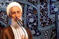 خطيب طهران ينتقد سير ظريف على الأقدام مع كيري