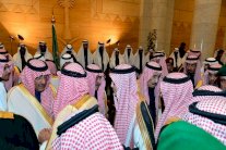 وفود معزية ومبايعة في السفارات السعودية حول العالم