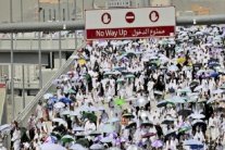 السعودية تنفي دفن ضحايا منى في قبور جماعية