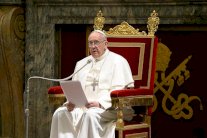 البابا يضع خطوطا حمراء بالسينودوس الثاني حول العائلة