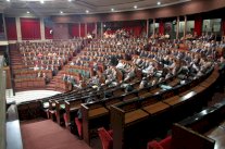 التحقيق مع 10 نواب في البرلمان المغربي بتهمة الرشى