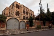  اليمن يغلق سفارته في طهران ويطرد السفير الإيراني