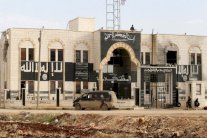 سقوط قندوز بيد طالبان يثير المقارنة مع الموصل