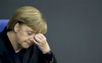 ميركل تدعو لمحادثات مع جميع اطراف النزاع في سوريا