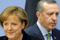 ميركل تحبط أحدث مسعى لـ(أوربة) تركيا 