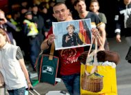 ميركل تدعو غير محتاجي اللجوء إلى مغادرة ألمانيا