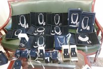 القبض على فتاة ووالدتها سرقتا مجوهرات بـ5 ملايين ريال