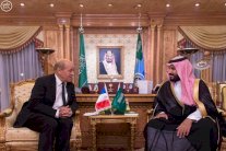 محمد بن سلمان يبحث مع نظيره الفرنسي التعاون الدفاعي