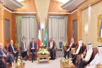 محمد بن نايف يبحث مع رئيس وزراء فرنسا آخر المستجدات