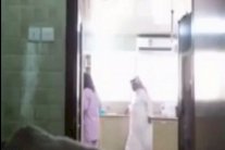 امرأة سعودية تصور زوجها وهو يتحرش بخادمتها