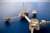 العالم سيستمر في الاعتماد على النفط والغاز