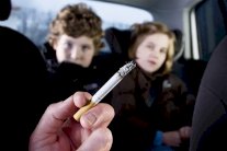 إيطاليا تمنع التدخين في سيارات بداخلها أطفال