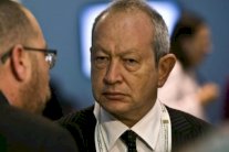 سايروس يأسف لعدم التجاوب مع مشروعه شراء جزيرة للاجئين