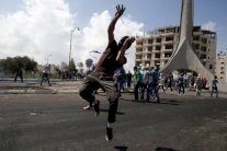 يهودي يقدم على طعن أربعة عرب في ديمونا