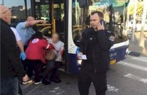 طعن جندي إسرائيلي في حافلة في القدس ومقتل المهاجم 