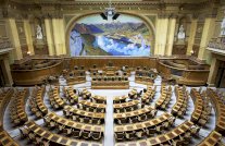 أحزاب سويسرا اليمينية تستثمر موضوع الهجرة انتخابيًا