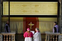 كفن تورينو ربما صنع في الهند!