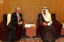 السعودية تبحث مع ماليزيا وسنغافورة علاقات التعاون