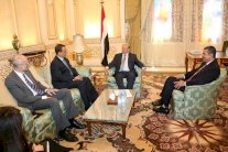 هادي يتسلم دعوة أممية لاستئناف المحادثات مع الحوثيين