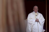 البابا يندد ب