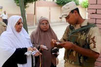 المرأة المصرية: أيقونة الإنتخابات رغم تراجع المشاركة