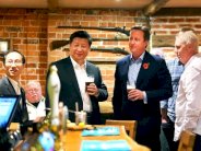 كاميرون يحتفي بالرئيس الصيني !