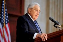 كيسينجر لأوباما: تدمير داعش قبل مصير الأسد