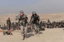 ضعف الجيش الأفغاني يجبر واشنطن على التمديد