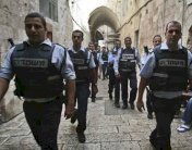 فلسطينيون يهاجمون إسرائيليين يزورون 