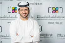 جائزة حمدان بن محمد للتصوير تفاجئ أحد موظفيها بسيارة