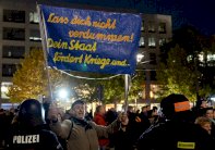 الاف من انصار بيغيدا الألمانية يتظاهرون في دريسدن