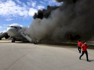 جرحى في حريق في طائرة في مطار فلوريدا