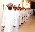 العُمانيون يواصلون الاقتراع لمجلس الشورى