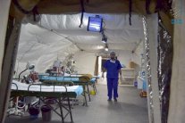 قوات التحالف تقيم مستشفى ميدانيًا لجنودها في اليمن