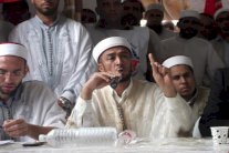 مراقبون: قضية الأئمة تُعيدنا إلى 