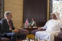 محمد بن زايد يستقبل وزير الخارجية البريطاني