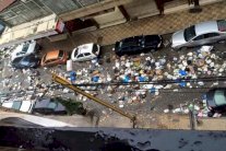 الأمطار تُحوّل بيروت إلى مستوعب للنفايات