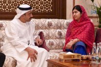 عبدالله بن زايد يستقبل ملالا يوسف زاي