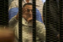 تأجيل النظر بطعون مبارك وأعوانه في حكم قطع الاتصالات