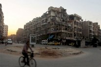 سوريون محاصرون بعد قطع داعش طريق حلب