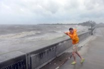 إعصار قوي للغاية يتجه نحو اليمن وعمان 