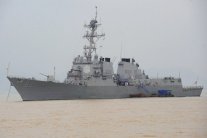 مدمرة اميركية تبحر في بحر الصين الجنوبي