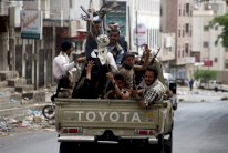 مقتل 11 مدنيا في قصف للحوثيين طاول تعز اليمنية