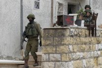 الجيش الاسرائيلي ينفذ عمليات دهم في الخليل